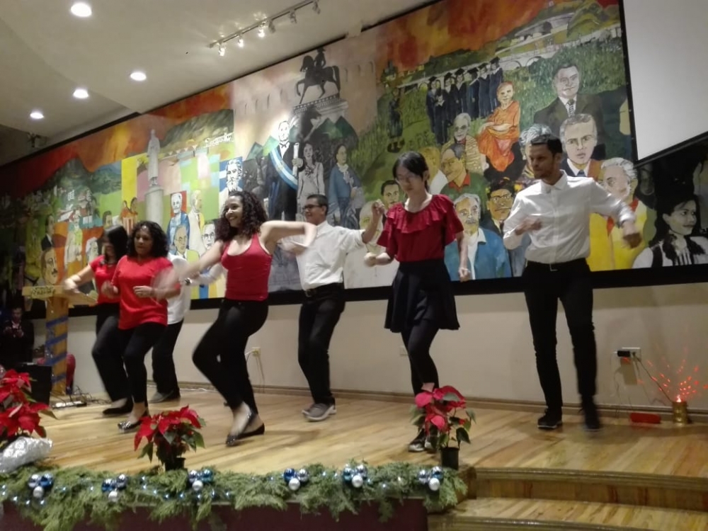 Languages Center Celebrates Christmas with Celebration